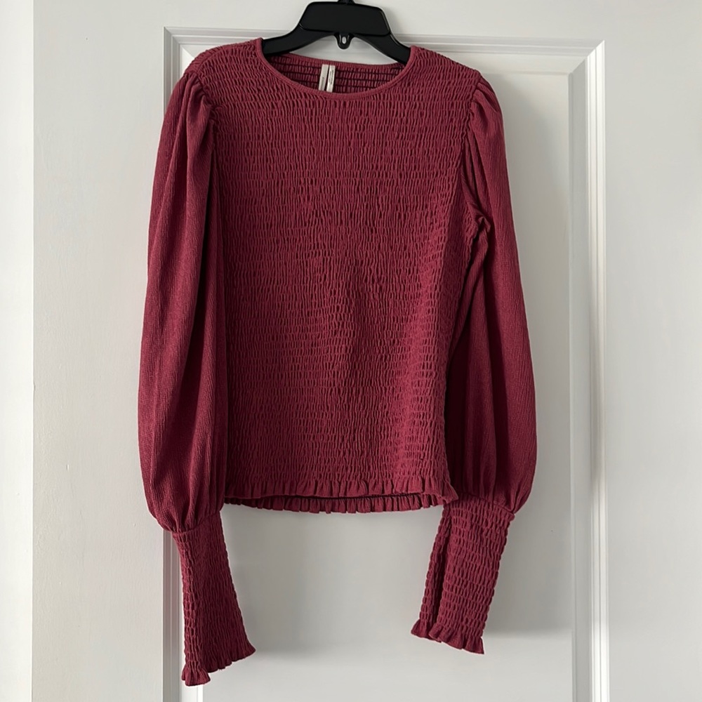 SMOCKED PUFF-SLEEVED TOP

Color: RASPBERRY
Size: M
Price:  $ 98.00